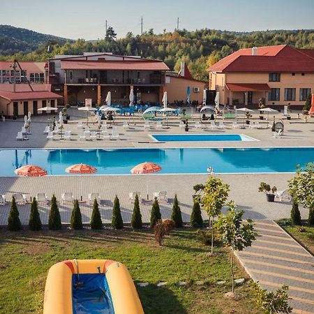 Illara Spa Hotel Irshava Buitenkant foto
